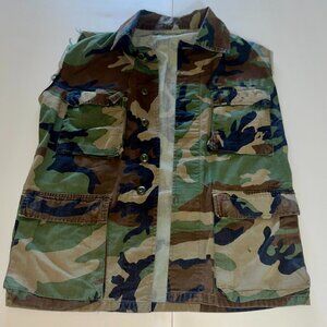 Vietnam VINTAGE Size M Mens Sleeveless Camo Shirt